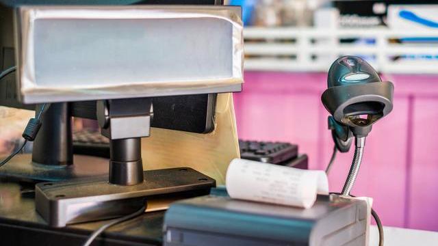 为什么很多老板不在店铺里，不怕收银员把现金拿走吗？