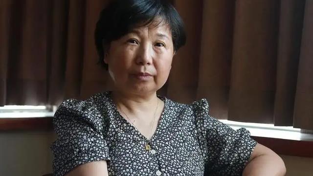 网友看望大娘，画面充满暖意与温馨，结果被质疑是新剧本