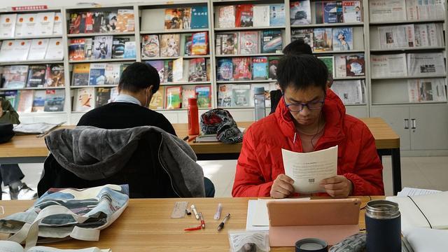 本科生|人大教授：不喜欢给研究生上课，跟本科生相比，他们差距很大