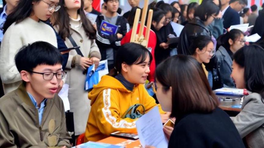 保安|大专值两百本科聘保安，33万找个国企8000的工作，划算不