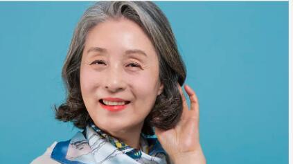 68岁大妈不听女儿劝告，坚持要找老伴，结果被气得大病一场