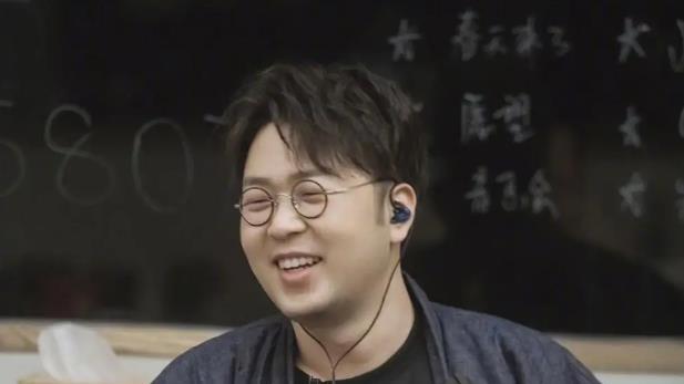 发型 杜海涛减肥遇瓶颈期，与教练相约去爬山，耳机里循环播放老婆的歌