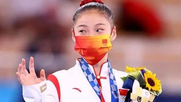 袋鼠|17岁奥运冠军靠“袋鼠摇”爆红！胖了十圈或退役，保送浙江大学