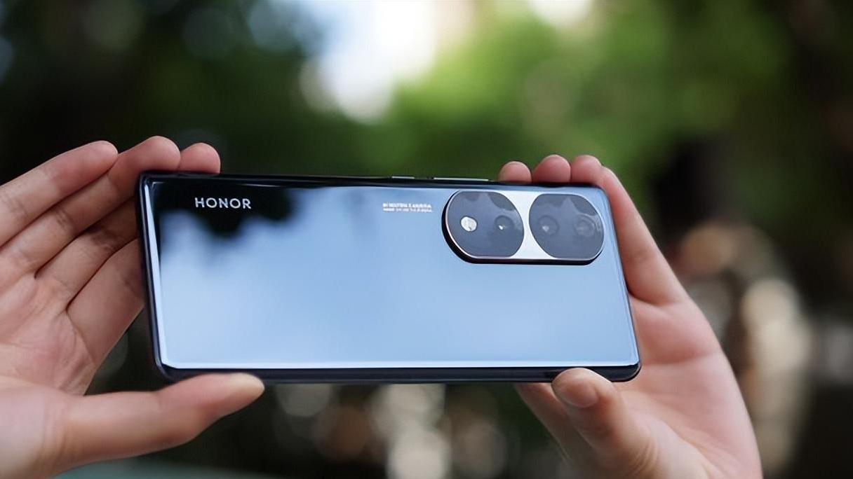 荣耀Magic4|相差800元！荣耀70 Pro与荣耀Magic4相比，哪款更值得花粉入手？