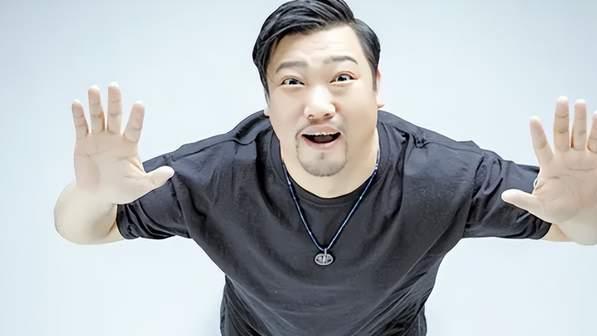 贾冰|贾冰想要模仿赵本山，反而毁了自己，他的喜剧帝国没了