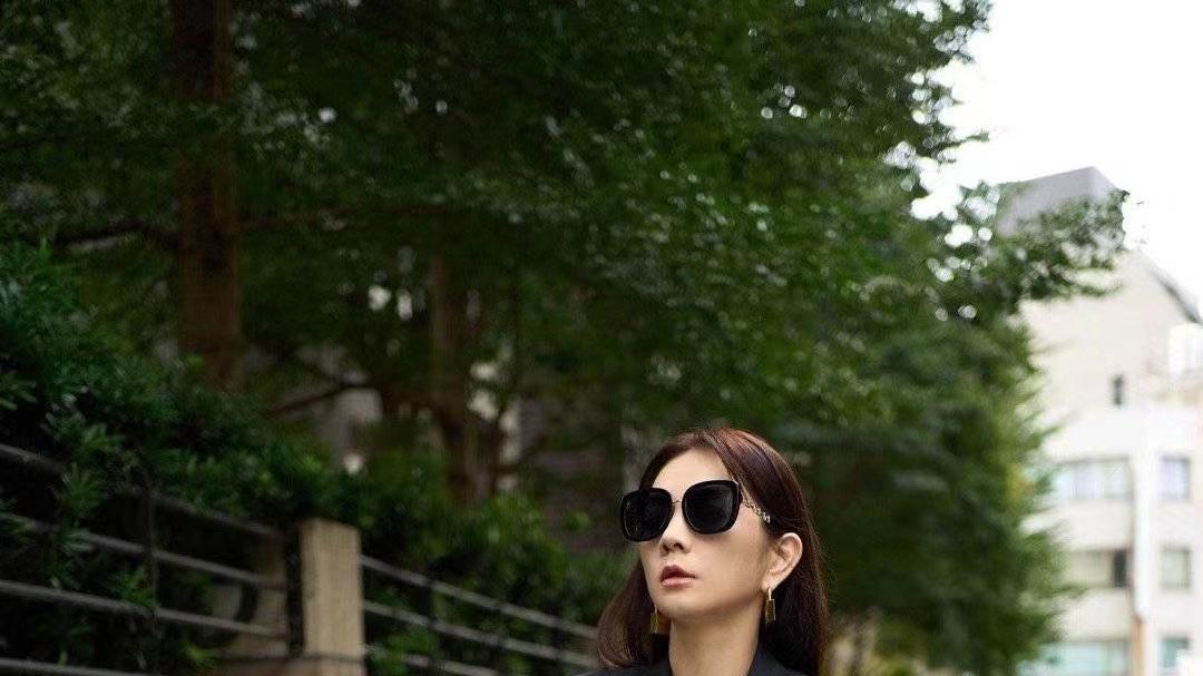 ella|“酷小子”Ella越来越有女人味，身材曲线太美了！