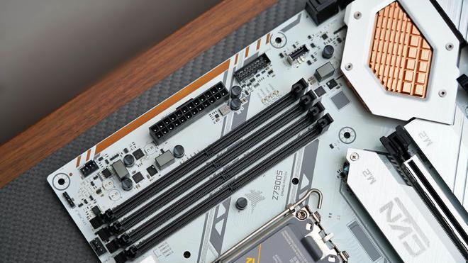 CPU|?双11装机汇报：13700KF+七彩虹Z790+骨伽天吴T5水冷