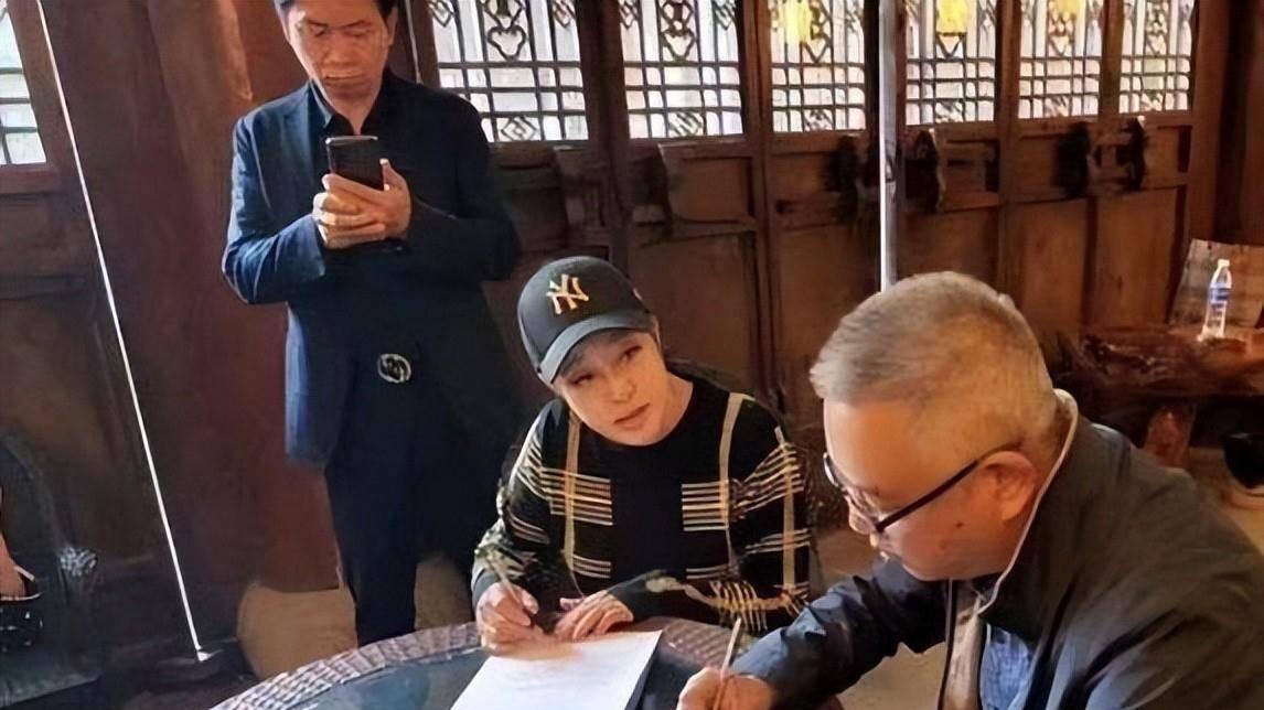 刘晓庆|刘晓庆刚过70岁就选了墓地！回老家都是素颜，真实老人一点不假！