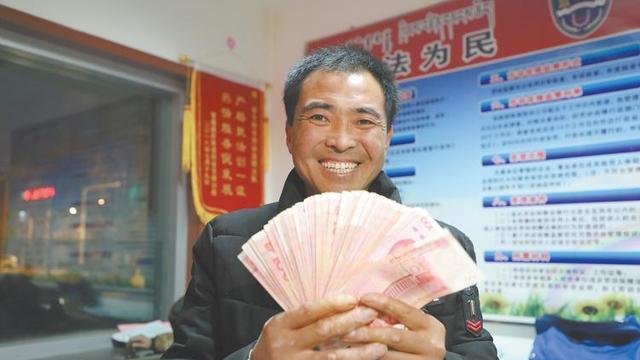 招聘|一天400块，月薪1.2万元，但只招50岁以上的老人，这种工作能去吗？