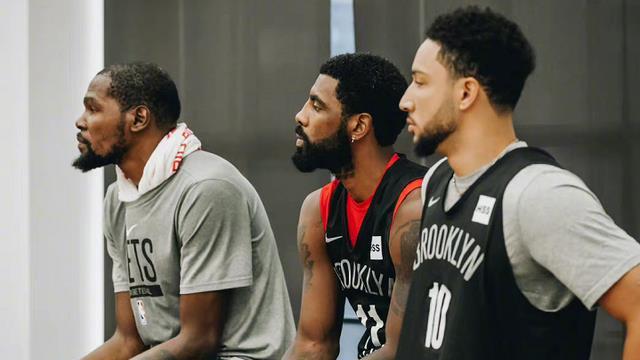 年薪3500万，11分+15分+22分！西蒙斯渐入佳境，篮网酝酿大交易