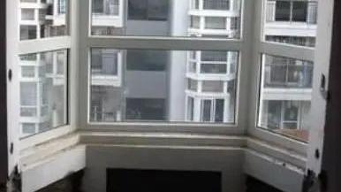 老公直接把飘窗砸了做砖砌储物柜，我骂他脑子进水，最后惊艳到我