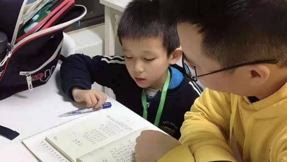 河南|大学生为表弟补课，因收钱给举报，网友：我教我妹背诗会被抓么？