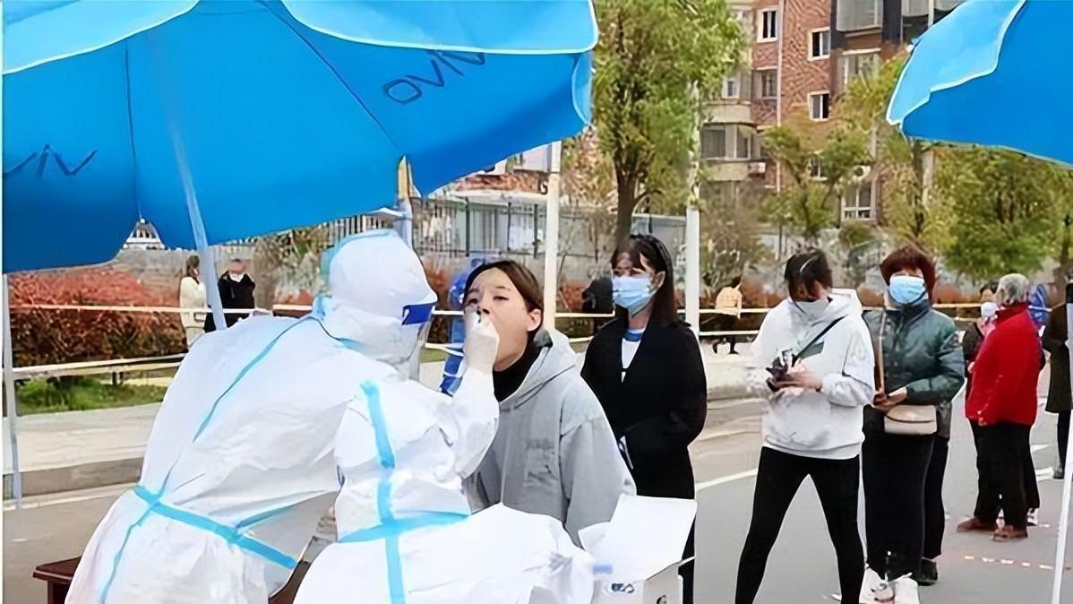 27岁男子将核酸结果p成“尿性”发朋友圈，最后被举报并罚款500元