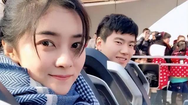 梁靖|国乒梁靖崑分手了？女友颜值高身材好，为事业“变心”球迷很理解