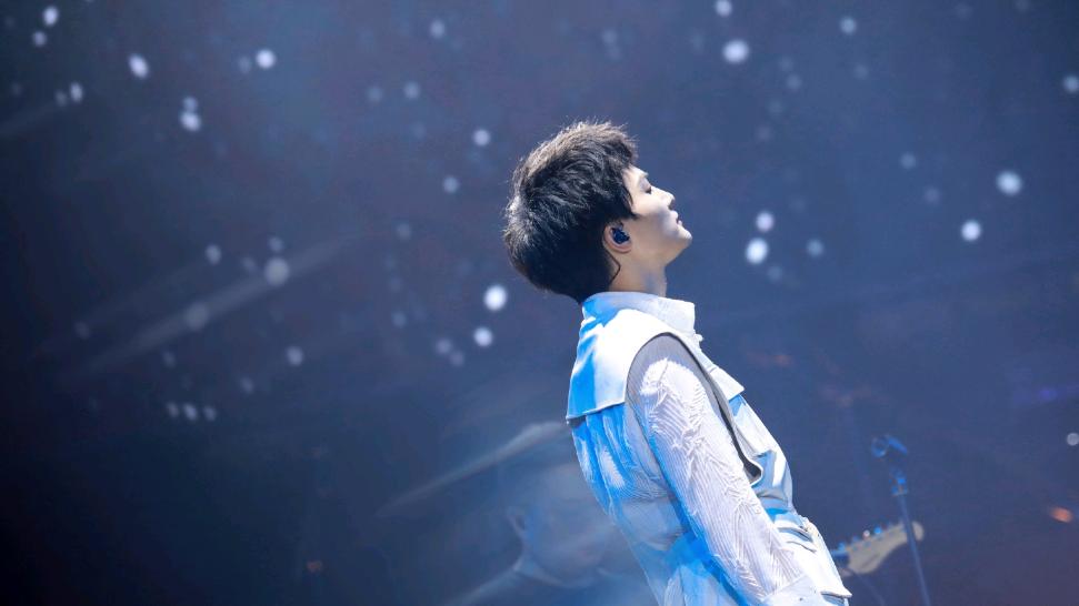 周深|周深，他在很多谈笑风生的采访中传达的思想，会给我很多启发