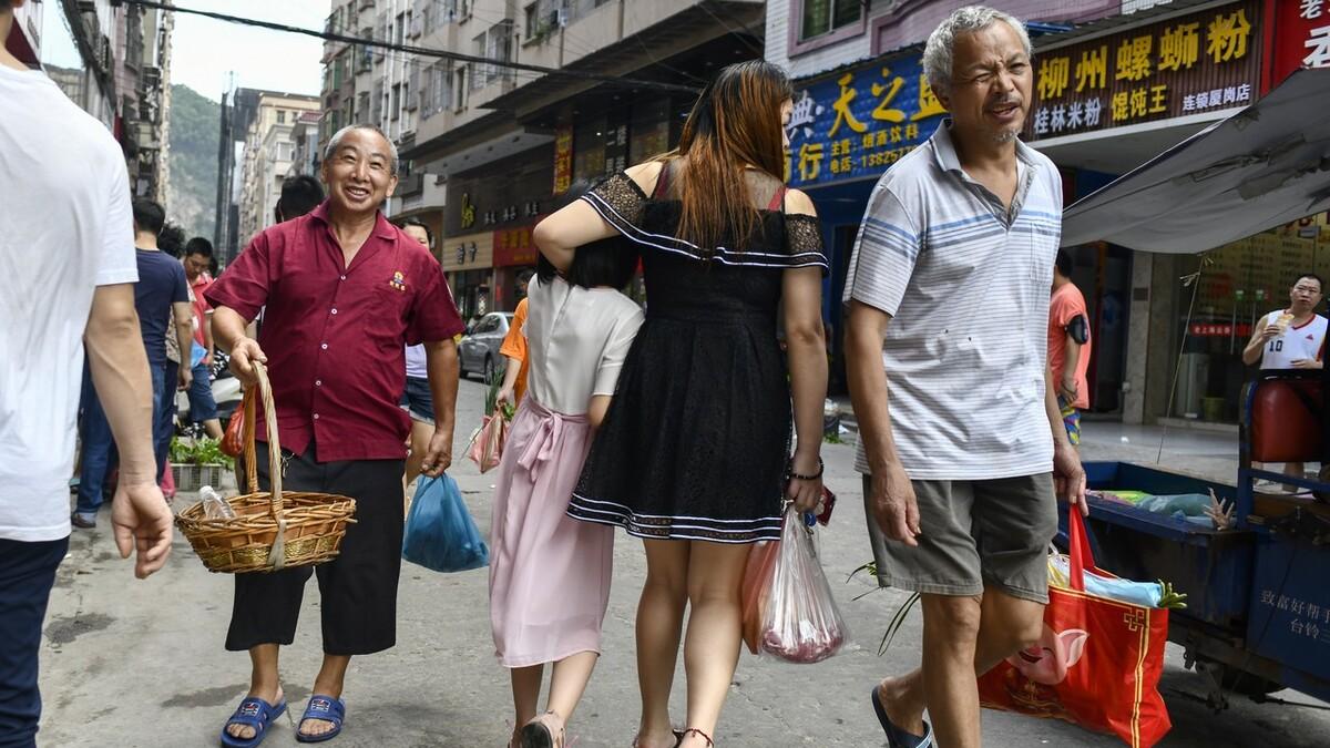 招聘|东莞口述史：两姐妹同时和主管谈恋爱，称这是抱团取暖