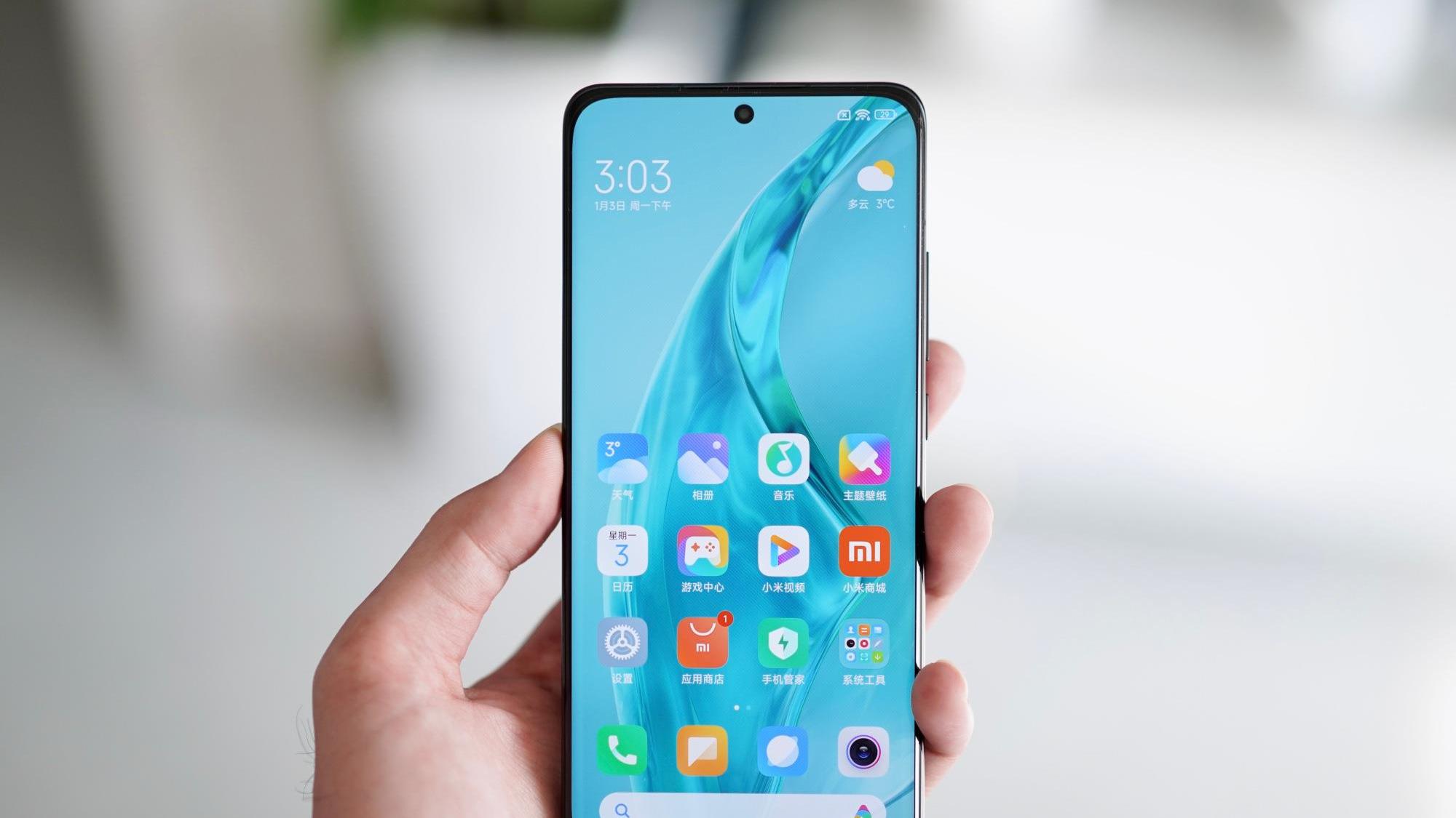 维信诺|3000多元预算，买小米12还是红米K50电竞版？主要差距有三点