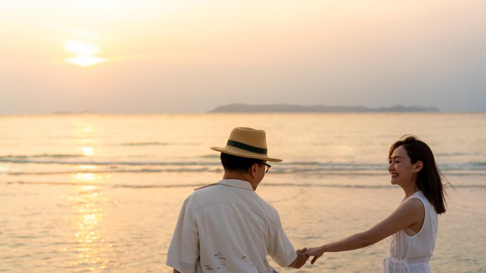 继母领了200万拆迁款，让我给弟弟拿30万买房，真相让我惭愧