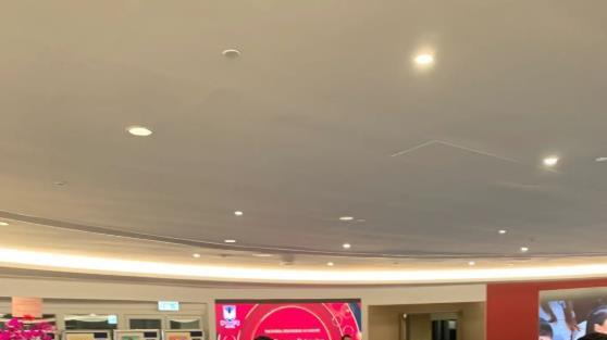 刘德华|61岁刘德华为“孩子”庆生，法令纹深厚，苹果肌突兀被指医美过度