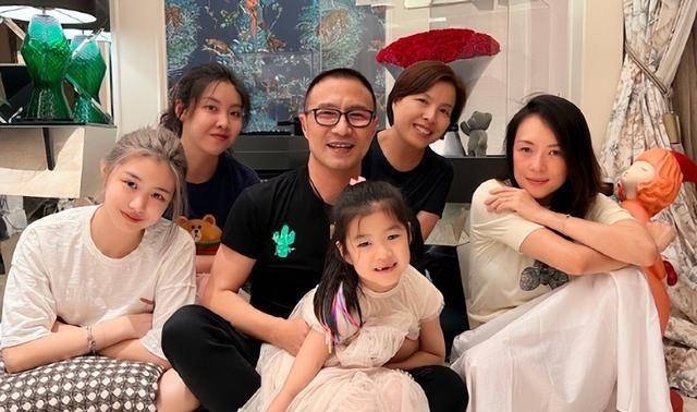 汪峰|马中赤兔，人中汪峰，51岁“被逼带货”14小时，家里的女人太费钱