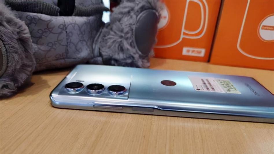 华为|144hz的LCD屏幕对比120hz的LED屏幕，到底哪一个更好？