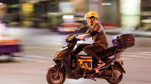 |外卖平台以惊人速度发展壮大，不是靠的高科技，而是法律漏洞的红利