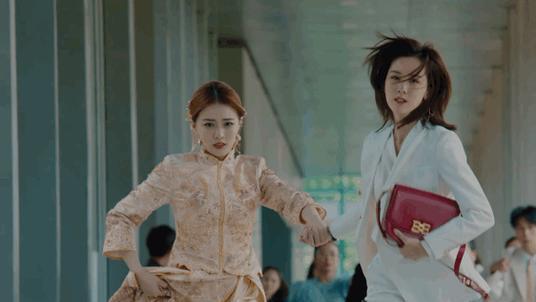 西装|《我们的当打之年》：谷峤再次得到成长，经历职场的黑暗