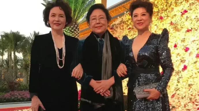 |岁月不败，美人！三个大妈级别的美女一起合影