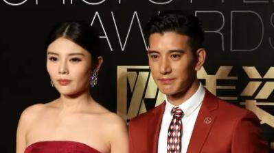 音乐剧|贫苦出身意外进入娱乐圈，沉默寡言绯闻不断女友不断更新