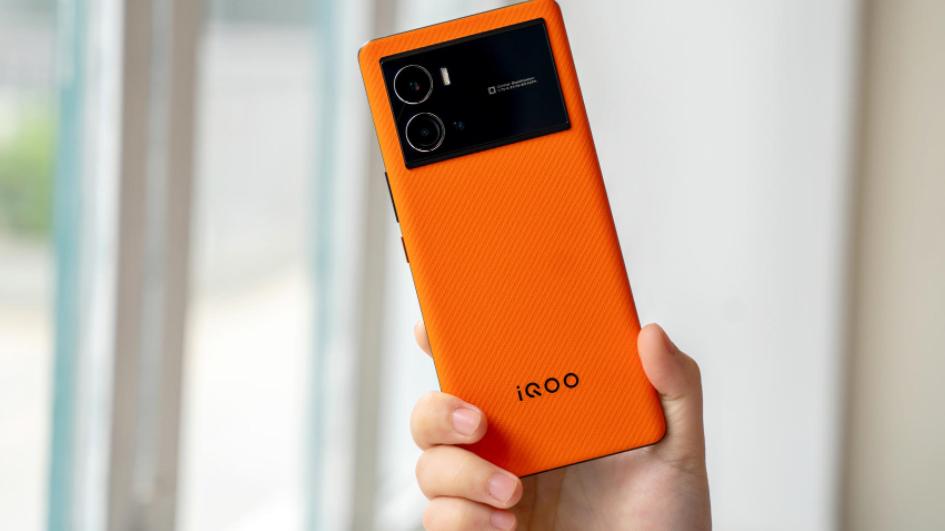 华为鸿蒙系统|买手机不想当冤大头，就选这3款亲民的旗舰机，至少三年不卡顿