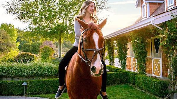 b-2轰炸机|苹果创始人乔布斯家有小女初养成，认爱银联死对头VISA家后代