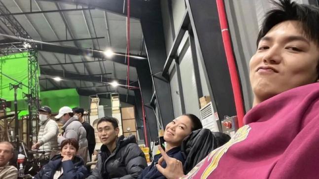 孔孝真|孔孝真婚后首个电视剧照曝光，和李敏镐合作出演《问问星星吧》