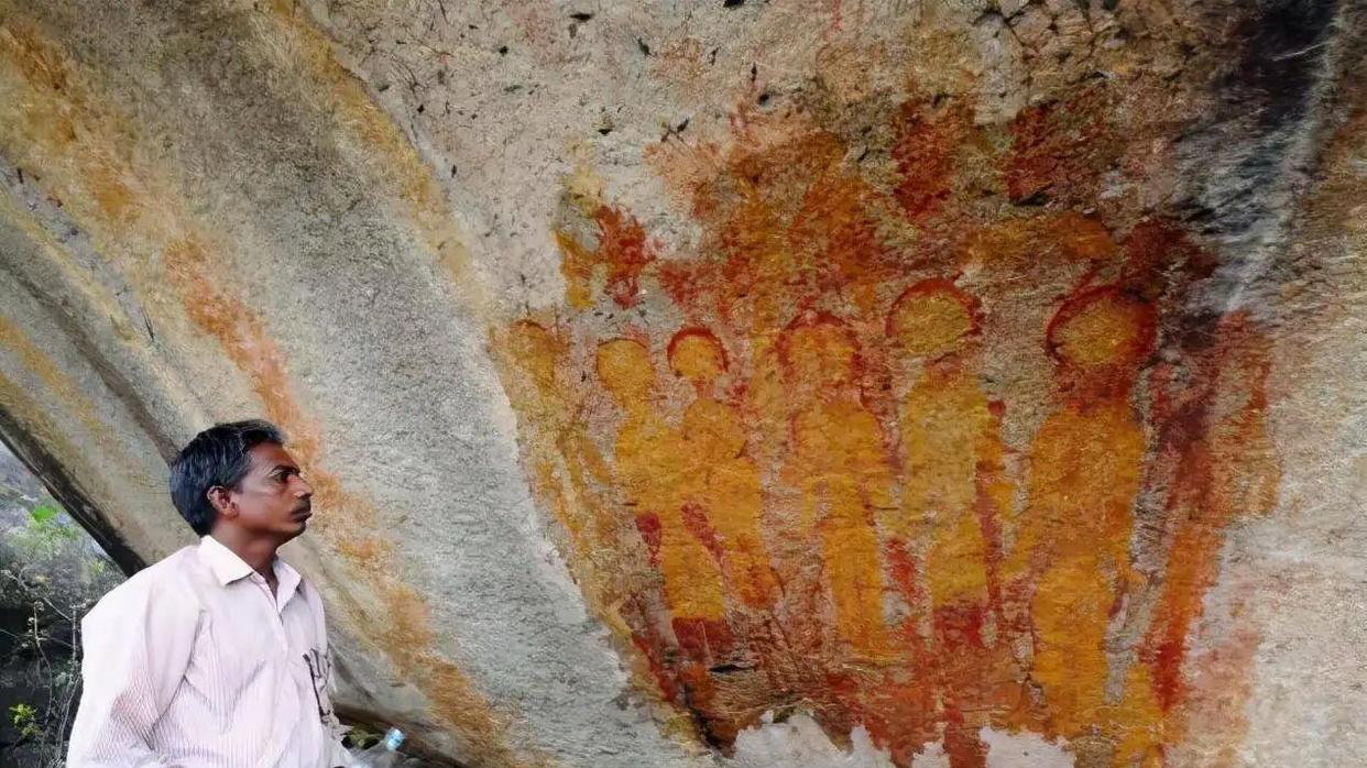 1万年前的洞穴壁画，出现了外星人和UFO？难道地球是被设计好的？