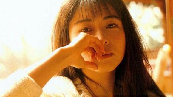 漫画|坂井泉水：唱柯南主题曲，一生亮相7次，39岁患癌40岁跌倒去世