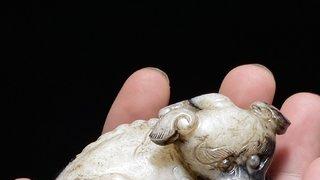 和田玉籽料|元 和田玉籽料 脂白玉 黑漆 独角兽 瑞兽 摆件 纸镇 把件