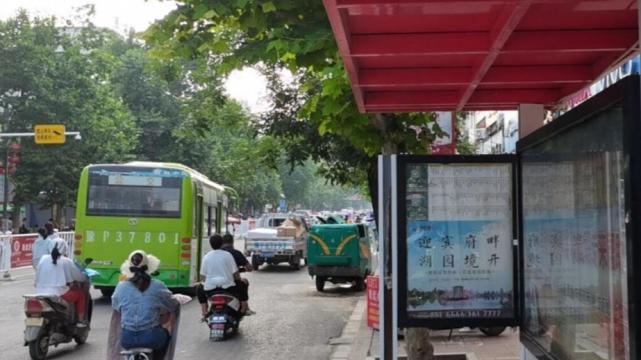 河南公交因发不起工资全部停运，司机集体讨薪，背后原因不简单！