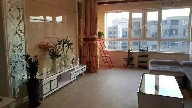 老公不顾工人的反对，坚持走一圈石膏线，美观大方还省钱