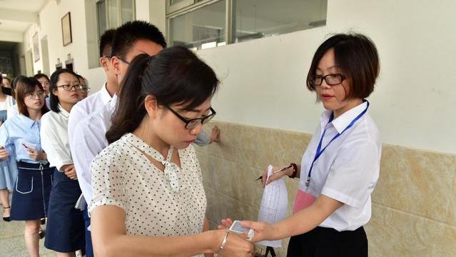 教师|某县城高中招聘教师，47人面试，却只来了12人，原因让人无法反驳