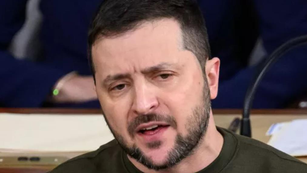 泽连斯基|泽连斯基平安夜卖苦：我们失去爱和希望，饭菜不热、餐桌有空位