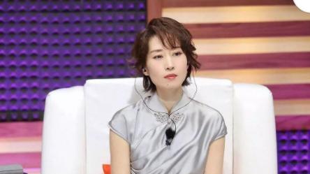 刘敏涛|46岁刘敏涛疑似恋情曝光，在车内与男子接吻，评论区纷纷表示祝福