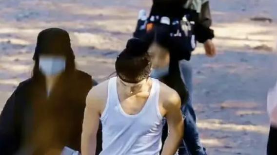 张翰|男星身材没料还敢露？敷衍的赘肉，油腻的肚腩，暴露了演员素养