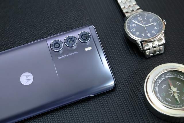 微软|三星S22爆降1400元斩获销量冠军，论性价比moto这两款手机更超值