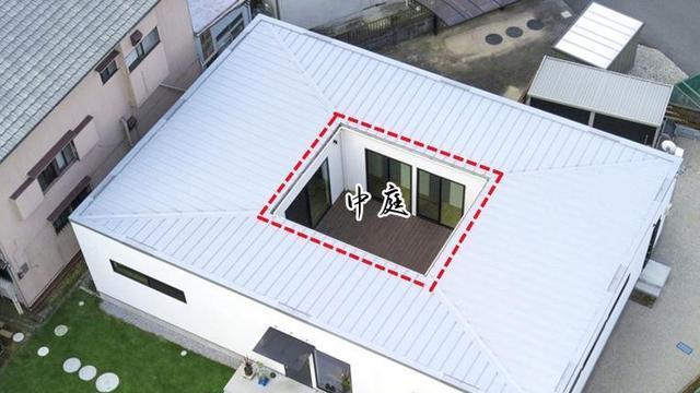 没有比中庭更舒适的地方了，喝茶吃饭还晒不到太阳，避暑胜地！