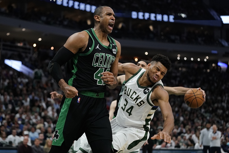 更新NBA现役九大中锋薪水排行榜,艾顿在太阳匹配合同后进入前五