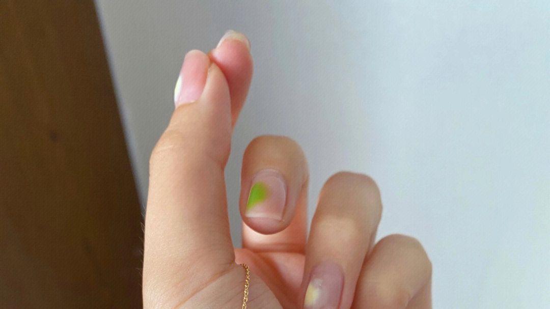 翡翠|一眼万年的温柔被这枚翡翠戒指美哭