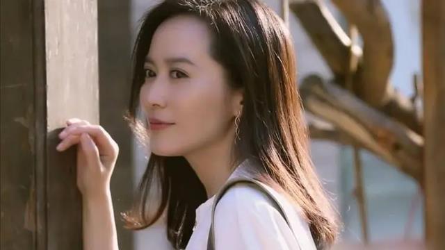 俞飞鸿|51岁俞飞鸿：没结婚，但一直有固定伴侣，感谢窦文涛陪了我近20年