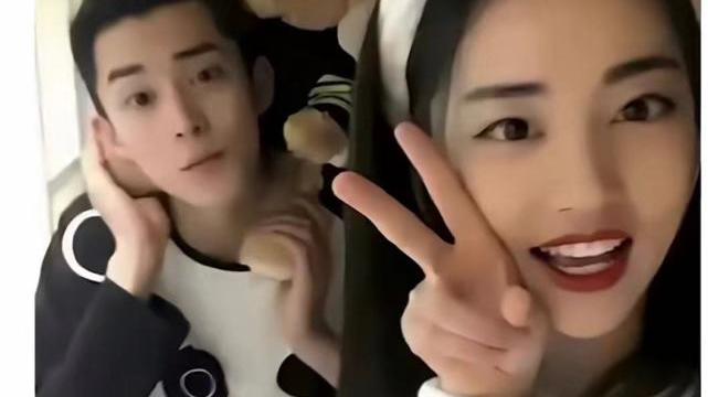 王鹤棣|王鹤棣在女生陪伴下打球，女孩穿露脐装，当王鹤棣面提裤腰不见外