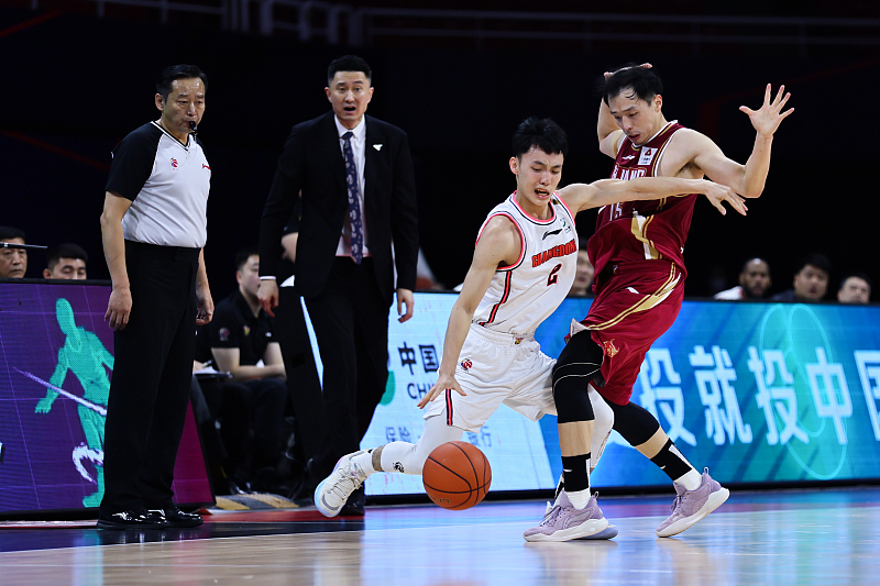 广东男篮|广东两大中锋同场爆发！徐杰狂砍25+5，四场季后赛效率惊人