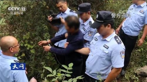 2018年母女二人裸死荒山，刑警追凶1个月，靠一枚银戒指锁定真凶