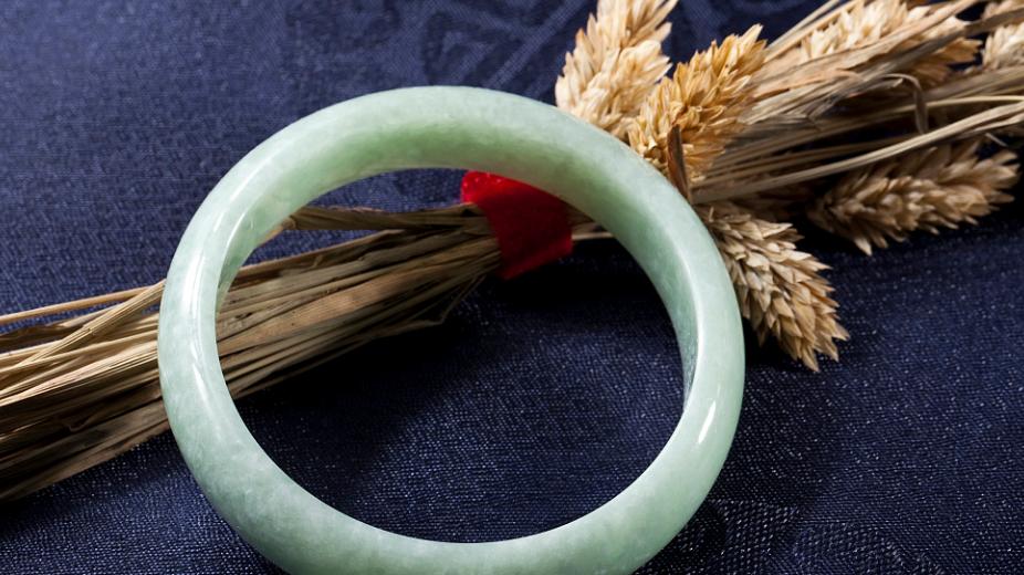 北宋|想要买翡翠手镯，一定不可以太冲动，这些手镯是不可以买的